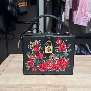 Squared structure handbag